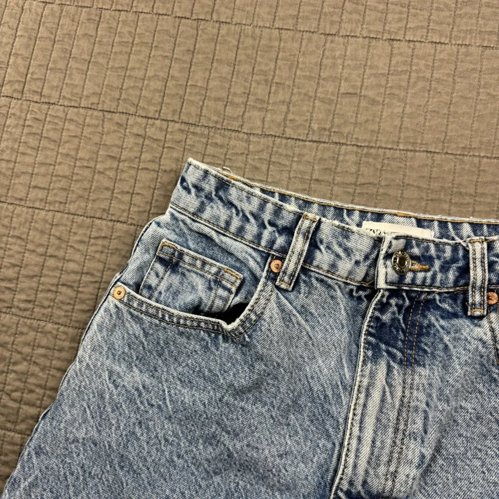 ZARA Women Blue Acid Wash High Waisted Denim Mom Shorts Size 6 Long Jorts